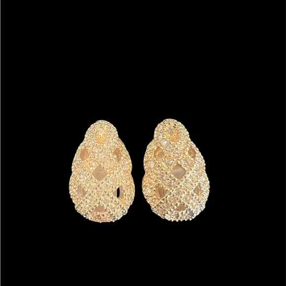 CHRISTIAN DIOR Vintage Gold Tone Clip on Earrings